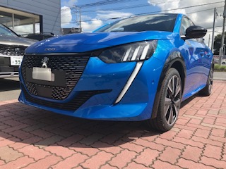 NEW PEUGEOT 208 デビュー!!