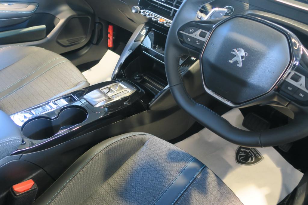 CHASE YOUR PEUGEOT フェアは、27(日)まで開催しております　★PEUGEOT守谷限定の特選車(208 Allure)