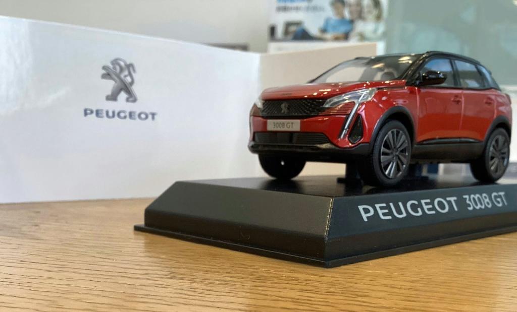 PEUGEOT 3008、好奇心を、つづける人へ