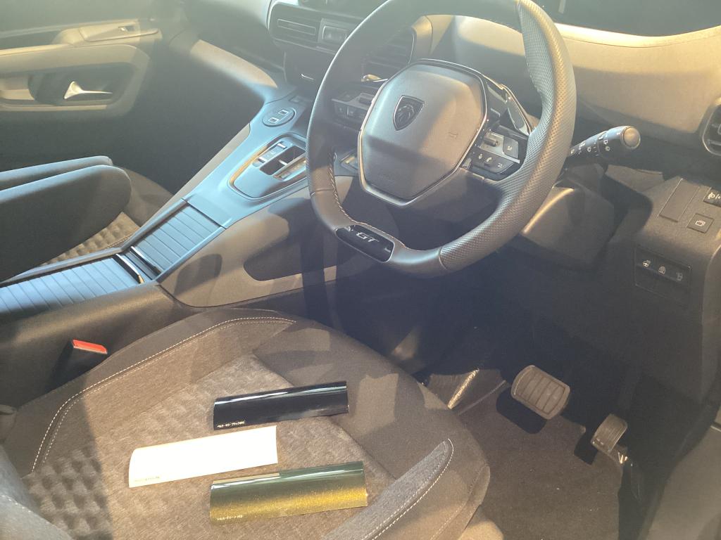 選べるボディカラー ― PEUGEOT RIFTER ―