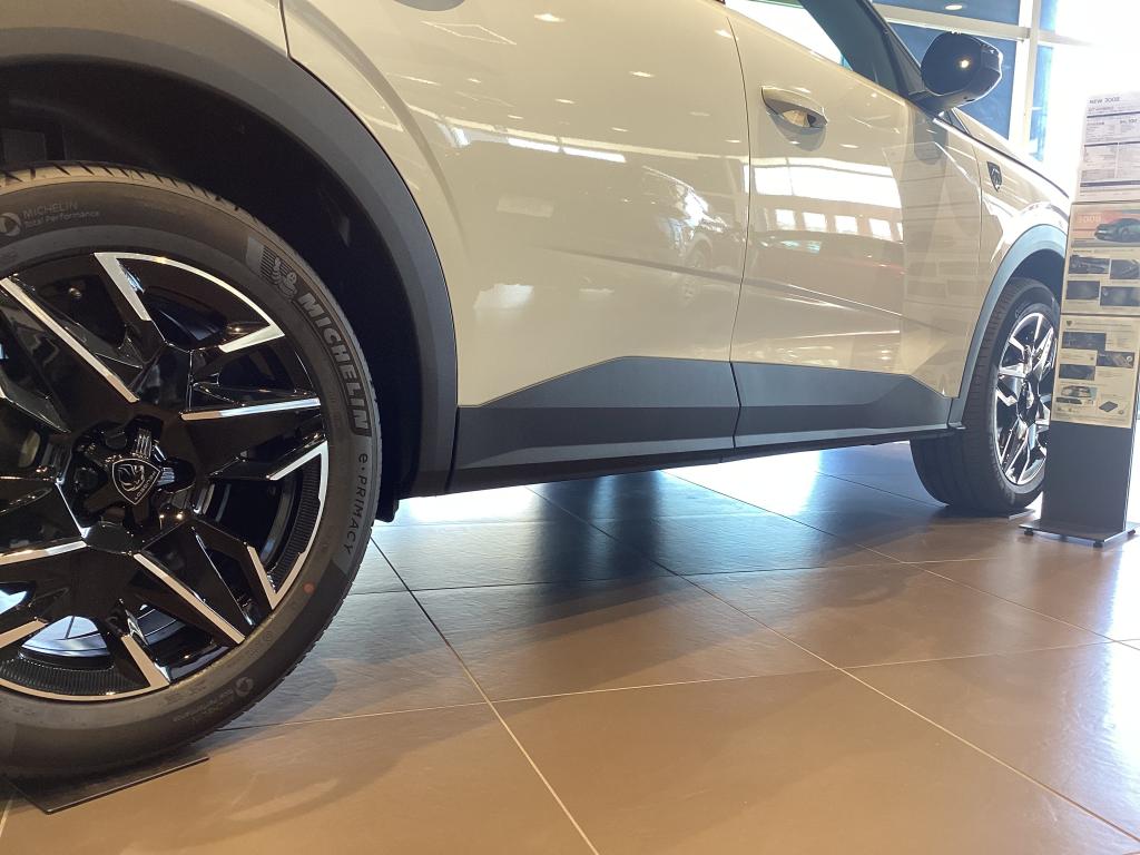 本日の PEUGEOT守谷です