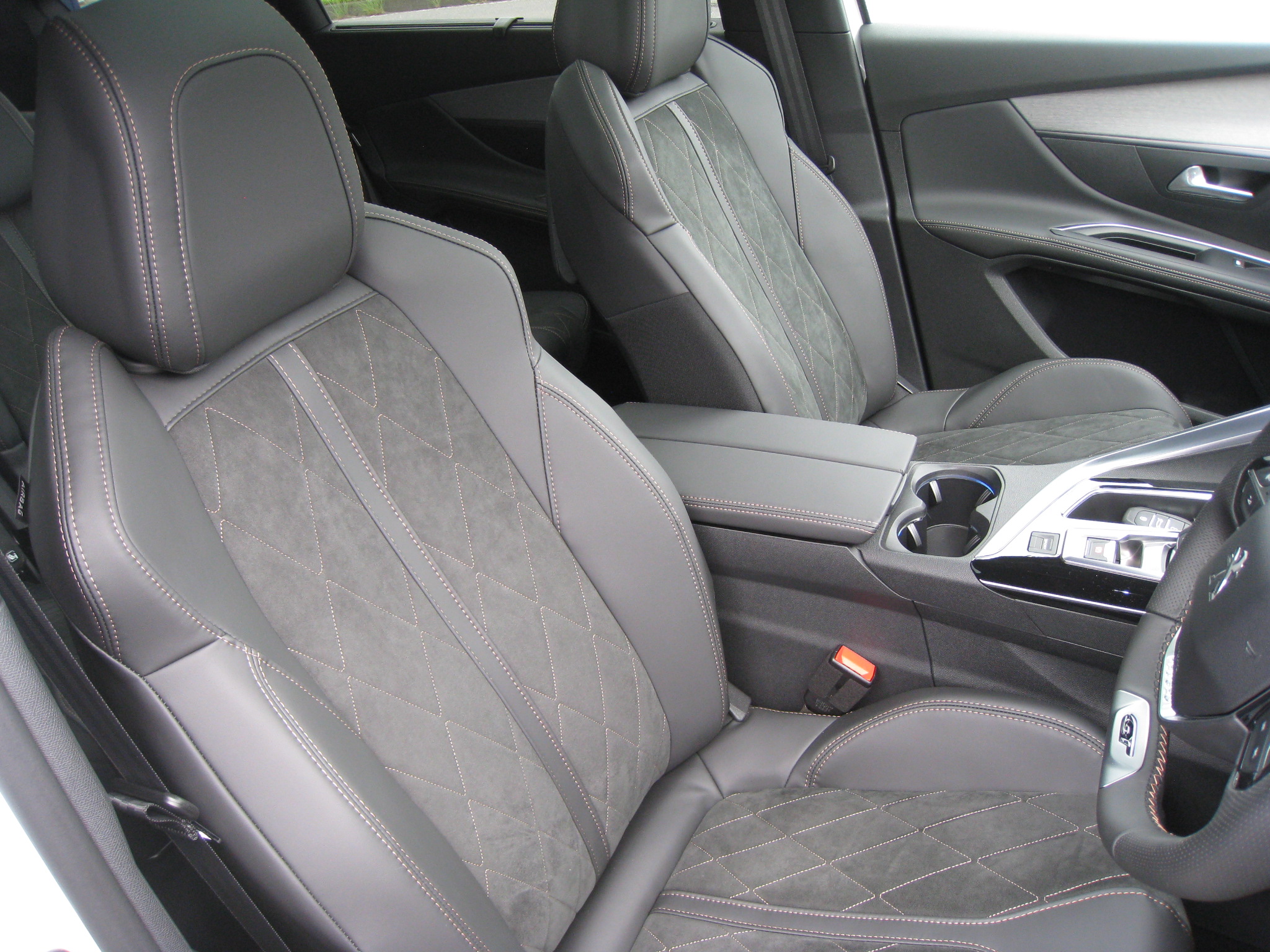 新型５００８登場