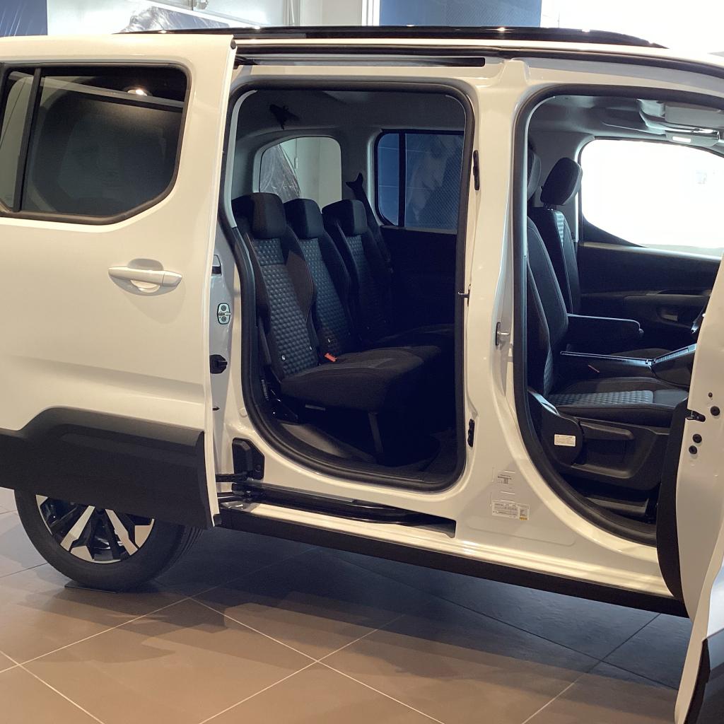 本日のPEUGEOT守谷です　～ 展示車 RIFTER ～