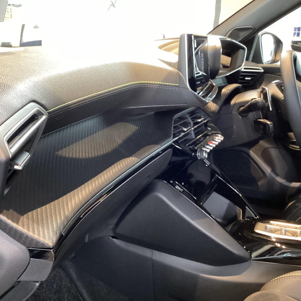 PEUGEOT 2008の魅力