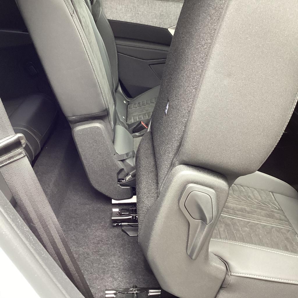 NEW5008、まもなくデビュー。プジョー7人乗りの新たな挑戦